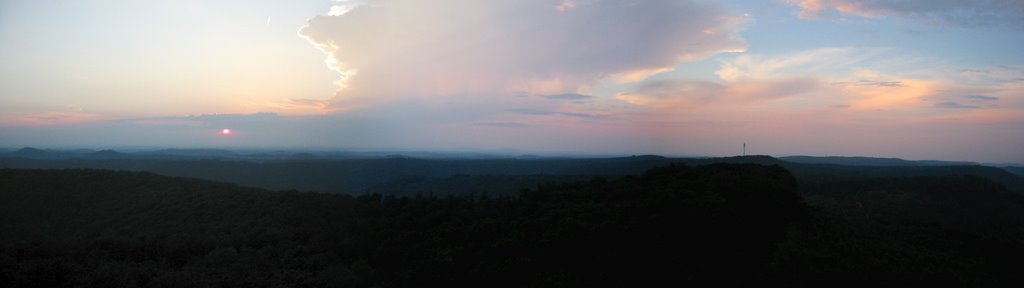 Sonnenuntergang am Luitpoldturm by Benjamin Aumann