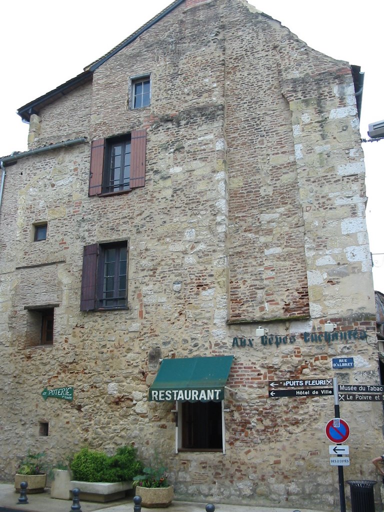 Grand bâtiment en pierre de taille, moellons et briques rue d'Albret, Bergerac by Athanasius Clay