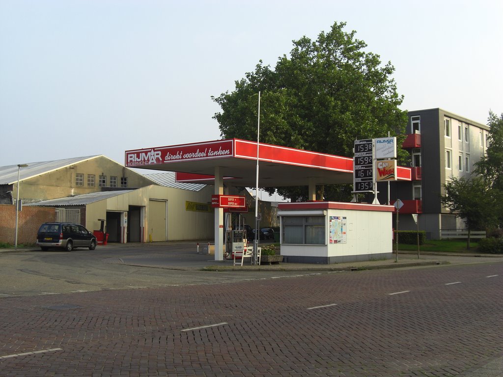 Roermond Rijmar tankstation by Bernard Hübner