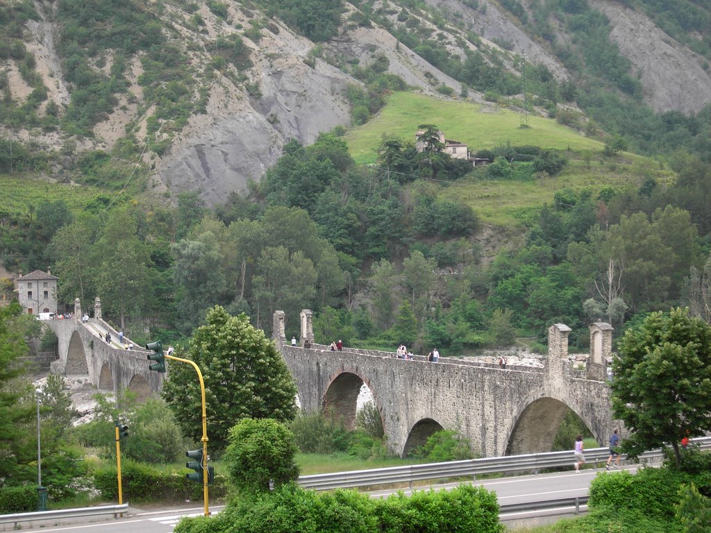 Bobbio - Ponte Vecchio by Christian Massimilia…