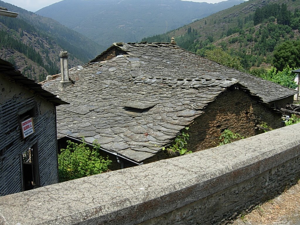 Casa de Lastra (Vista de la carretera) by PepeLastra