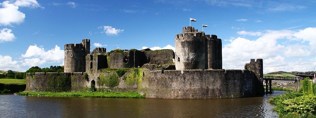 Caerphilly Castle by binleeee