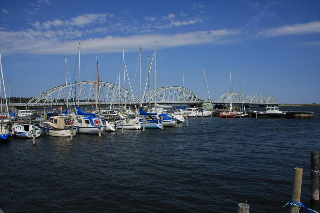 Yachthafen und brücke by flitze