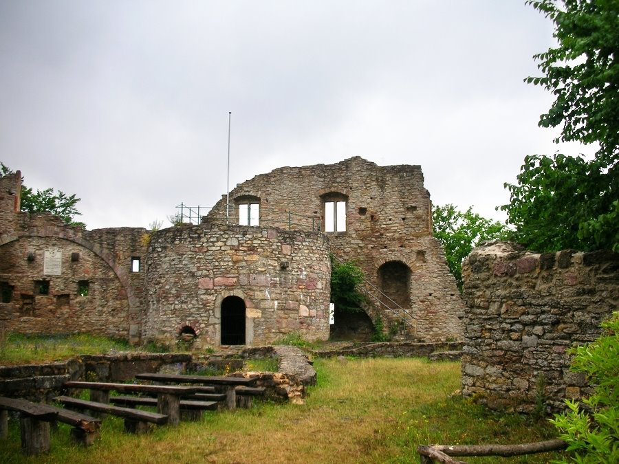 Henneburg bei Henneberg by armin g