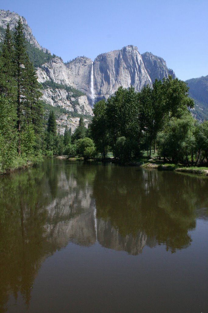 Yosemite Falls by moondrummer