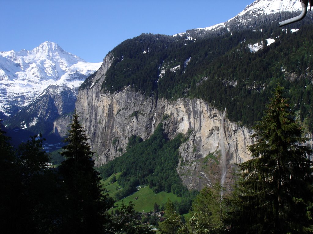 Lauterbrunnental mit Breithorn by Rolf Wegmüller