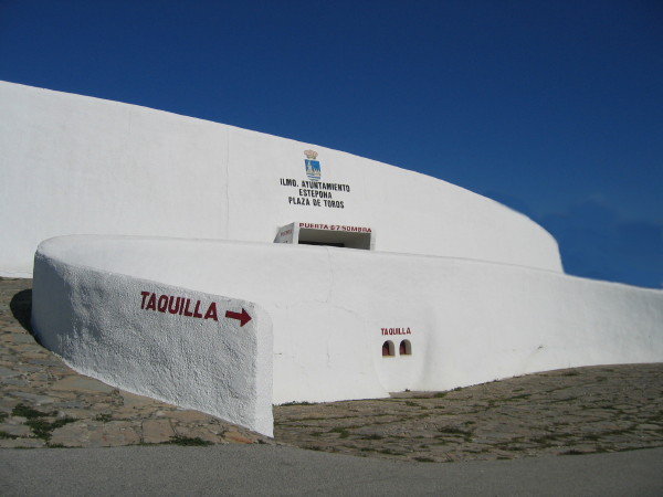 The bullring in Estepona by Lars Wikander