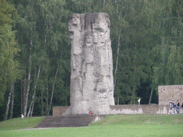 Pomnik Walki i Męczeństwa Stutthof. by Andrzej Kopik