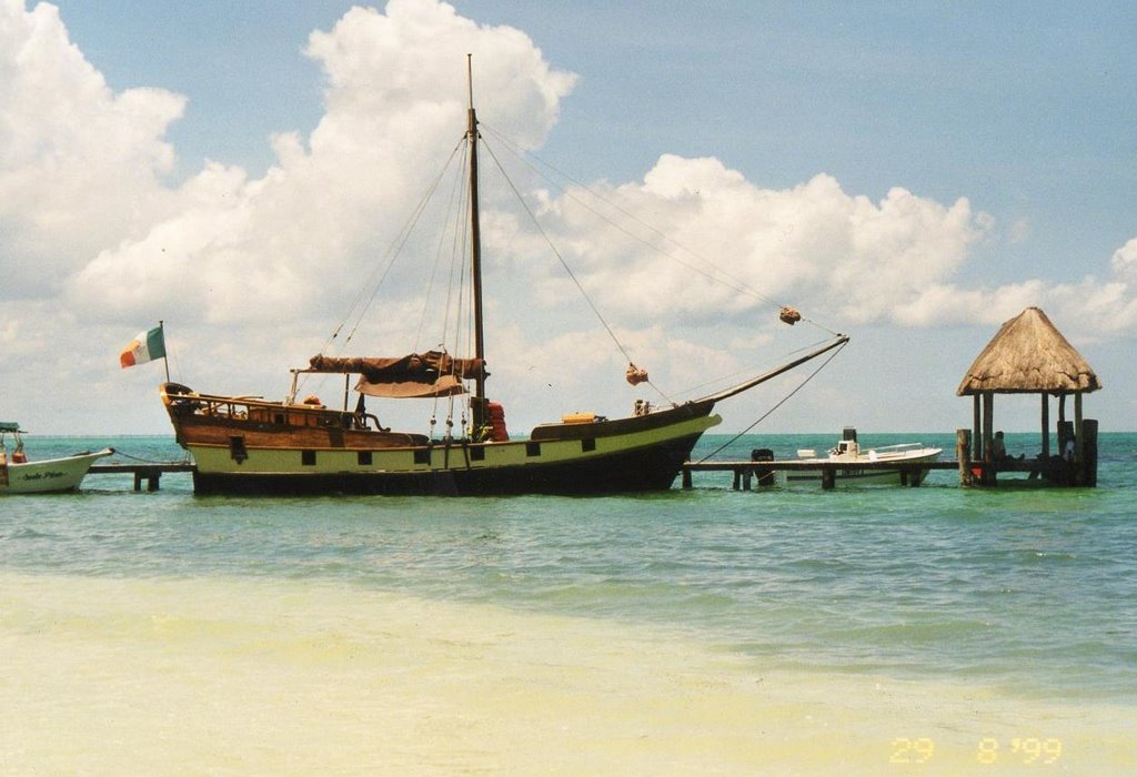 Isla Contoy-Piratenschiff by Gerd Riemann,Berlin