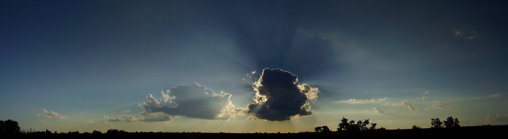 Panoráma oblaku pri západe Slnka by Igor Marhevský