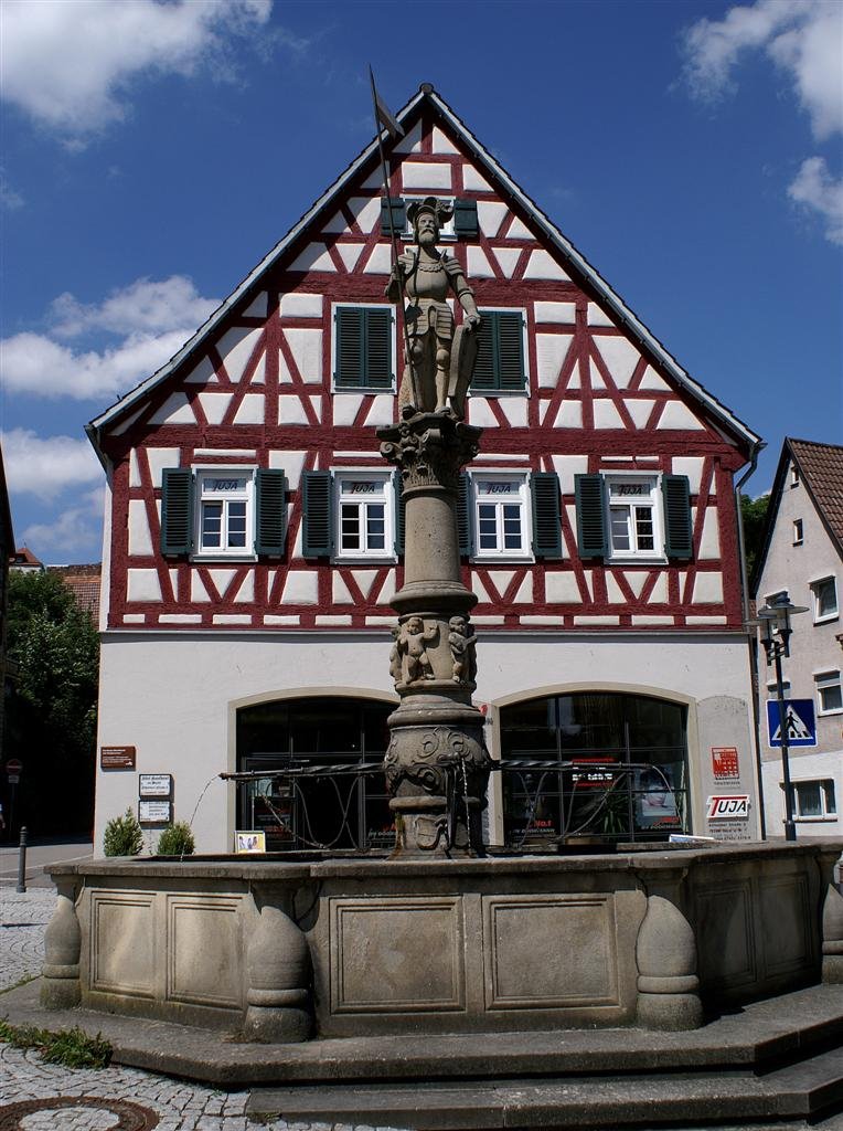 Kornhaus mit Platzbrunnen by Augenstein