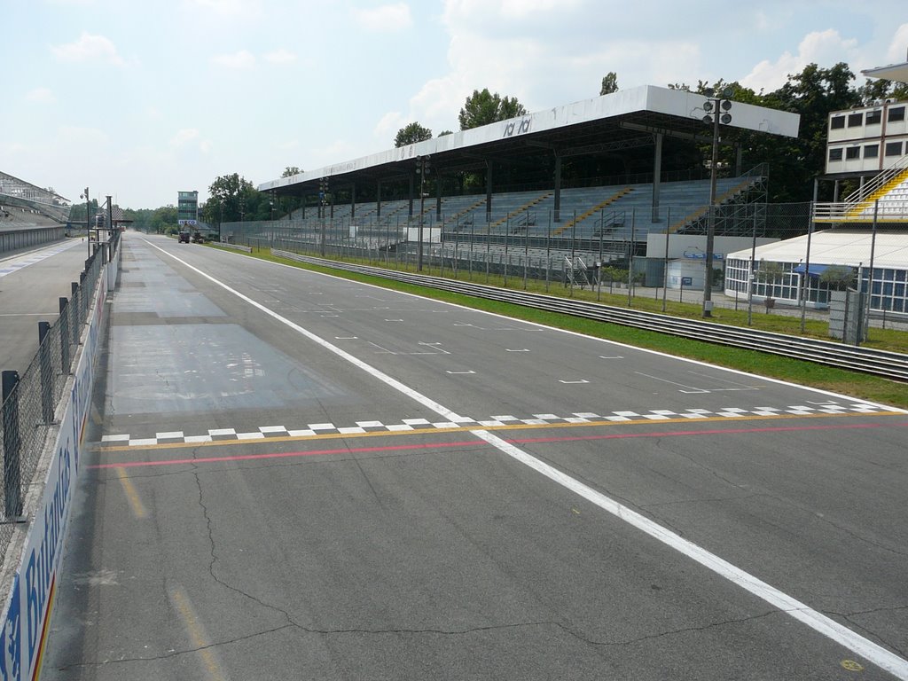 Monza starting line, Italy by ahomata