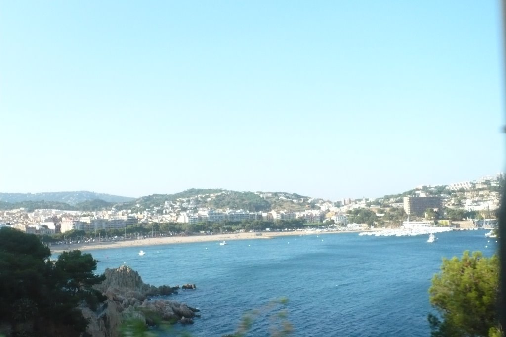 Vista de la baia de S. Feliu de Guixols by jennimartin