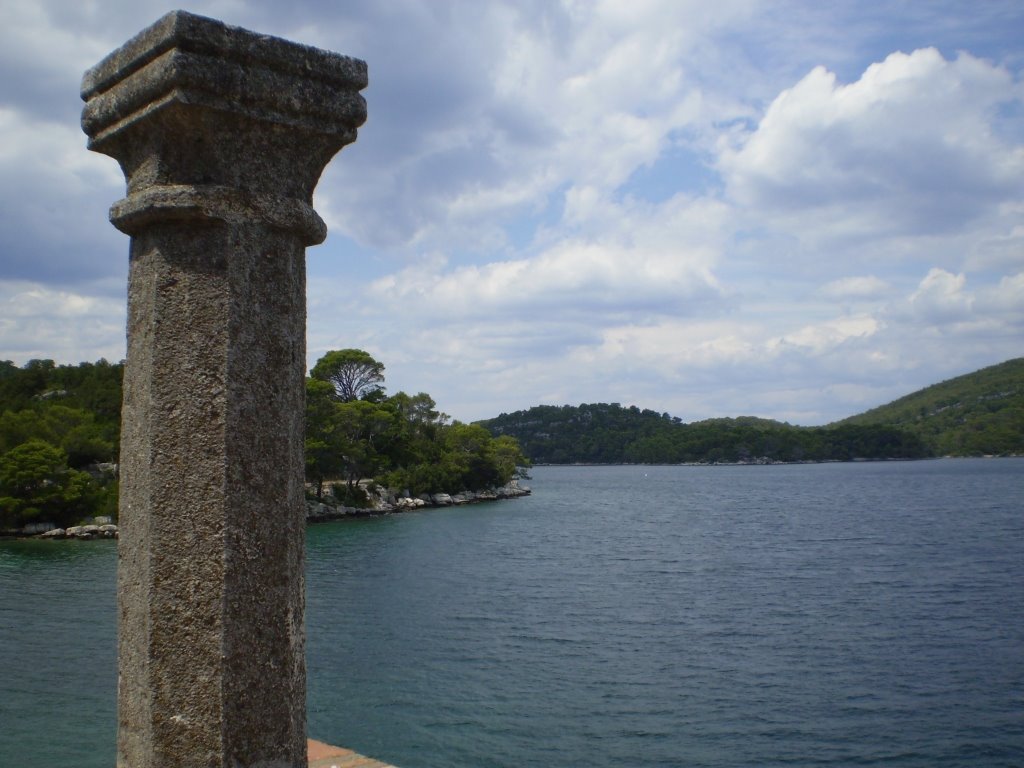 Mljet - Veliko jezero sa Sv. Marije by Dejan Ivković