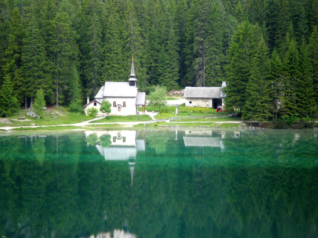 Lago di Braies - chiesetta by Vincenzo Sasso