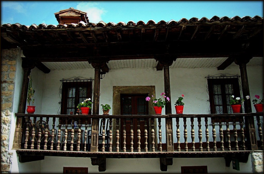 Casa de Pastrana, Villamayor, Piloña. by PAÑEDA