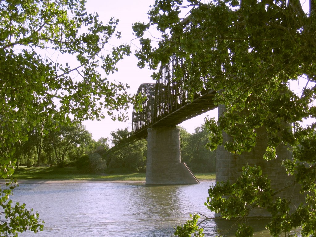 BNSF Rail Bridge, Missouri River, Bismarck, North Dakota by KRTen1966