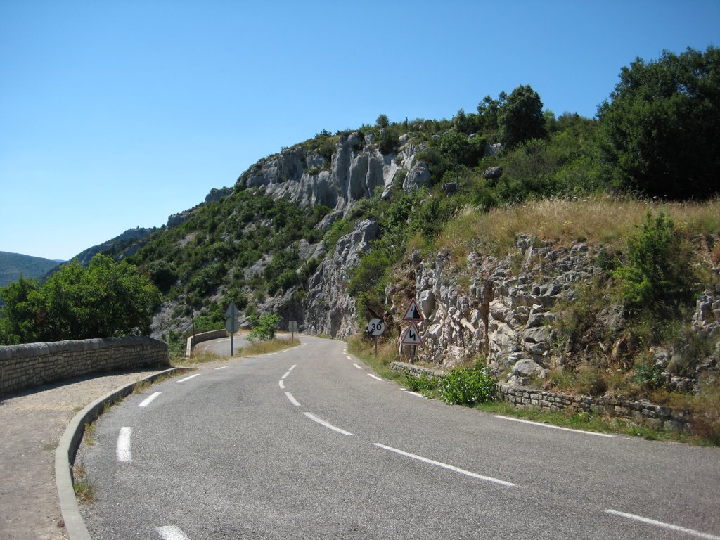 Rochers et route, Cirque de Navacelles by JBouchez