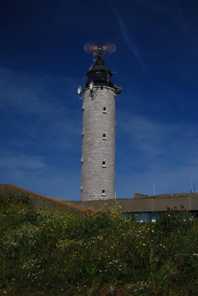 Lighthouse at Cap Griz-nez by gerdvdb