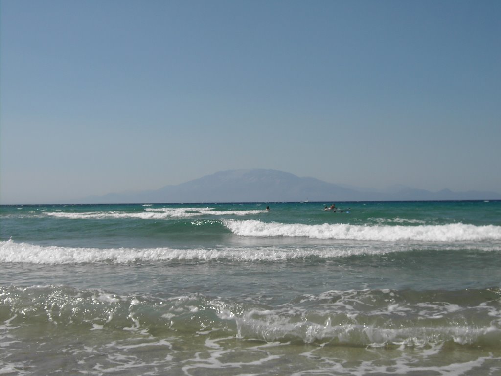 Waves - amoudi beach by Felix Gruber