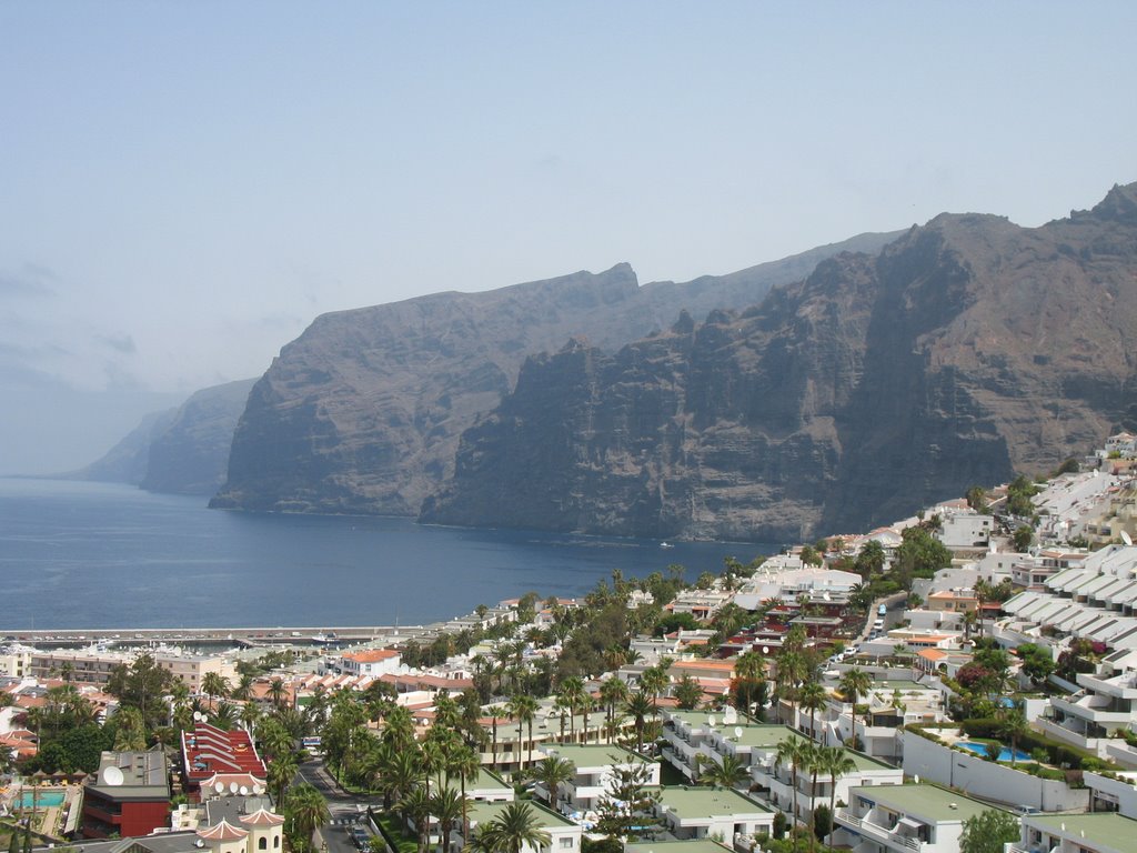 Los Gigantes by CelRas