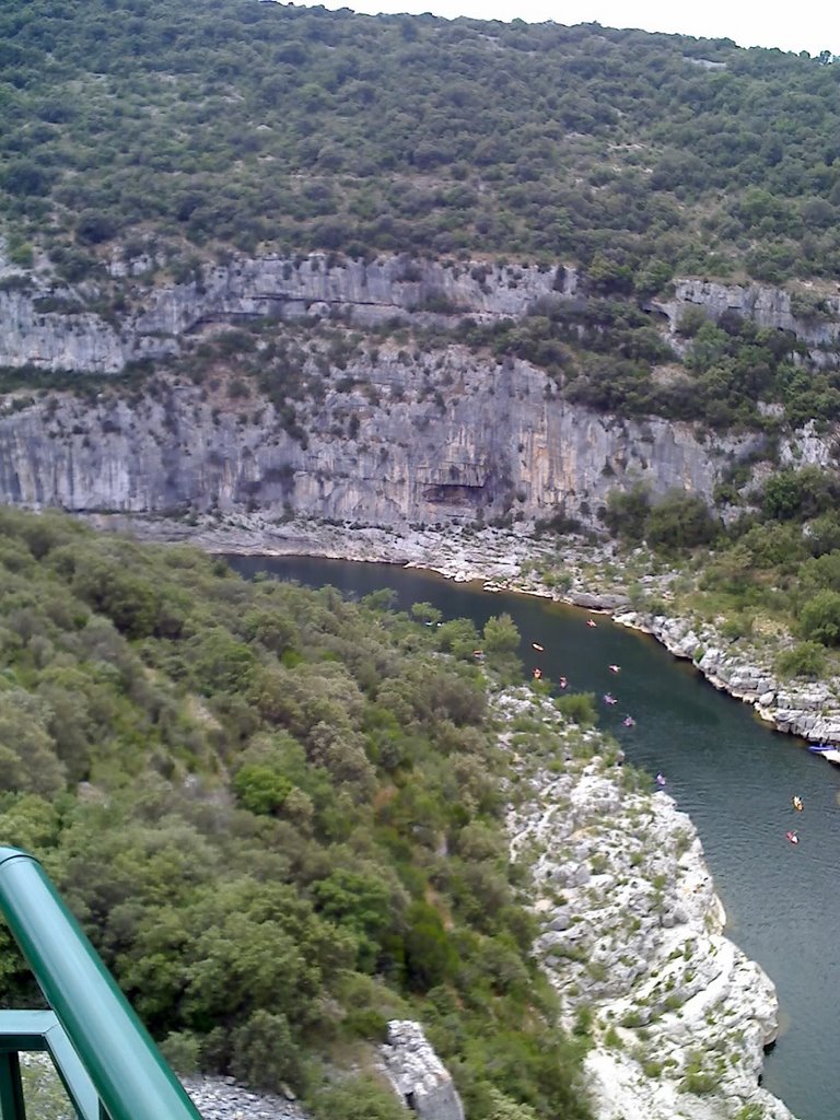 07700 Saint-Marcel-d'Ardèche, France by chubby65