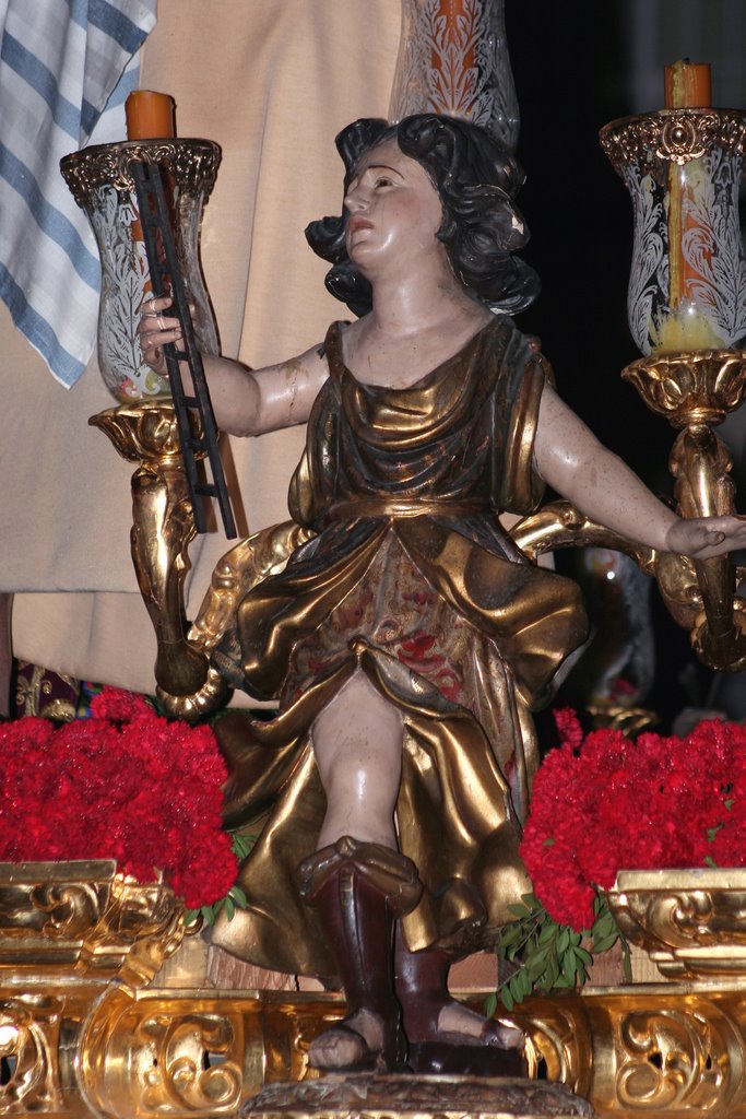 Hermandad del Dulce Nombre. Ángel de la canastilla del paso de Cristo. by Joaquín Gómez