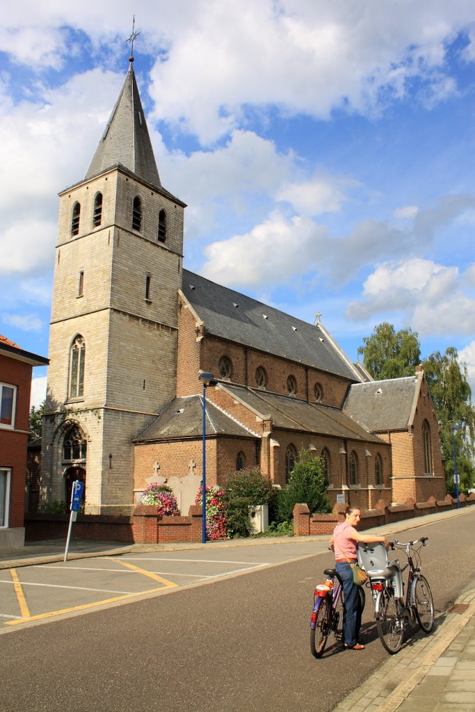 Sint-Maurus church by shakayoda