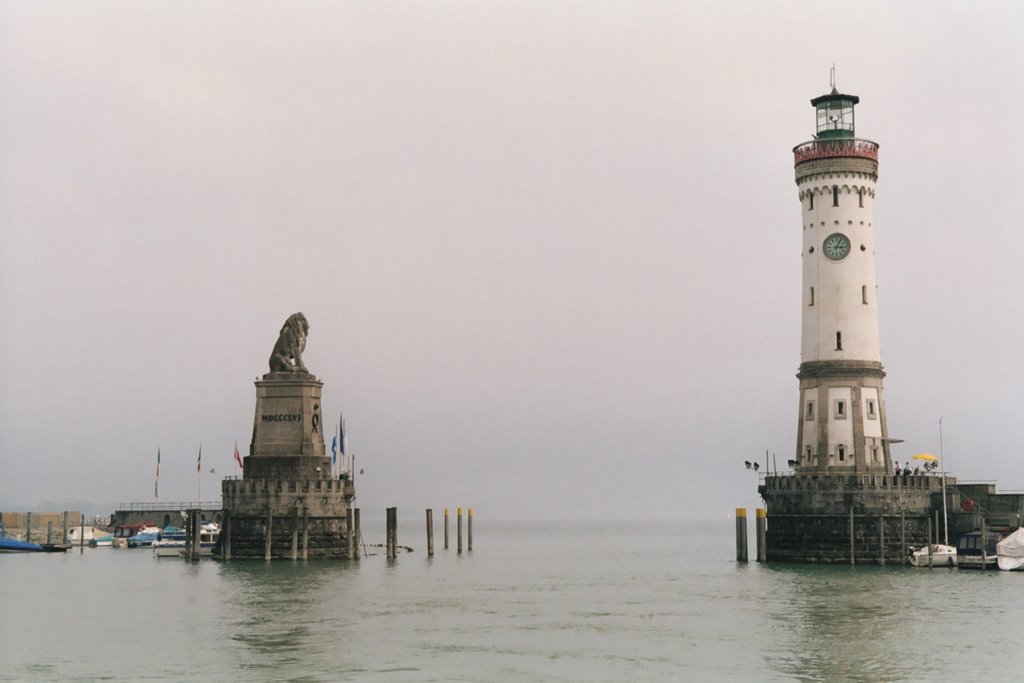 Lindau Hafen by Thilo-W. Finger