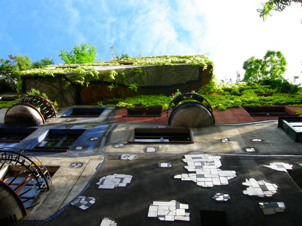 Hundertwasser house Vienna by robertz