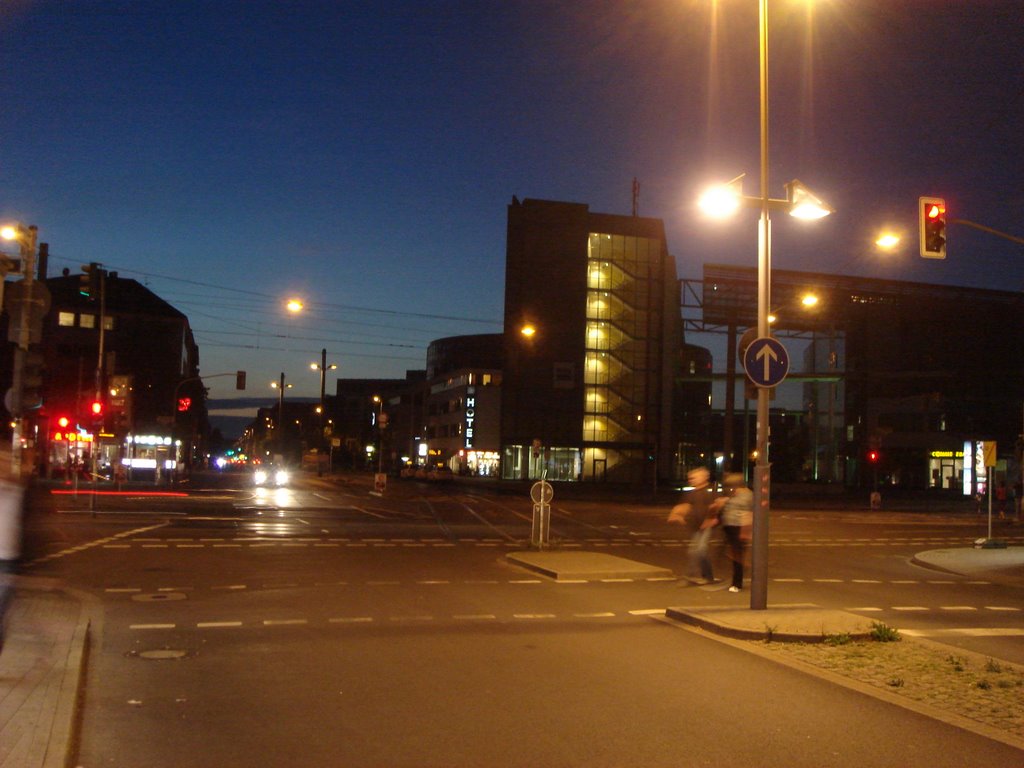 Düsseldorf Oberbilker Markt bei Nacht by Mark S.