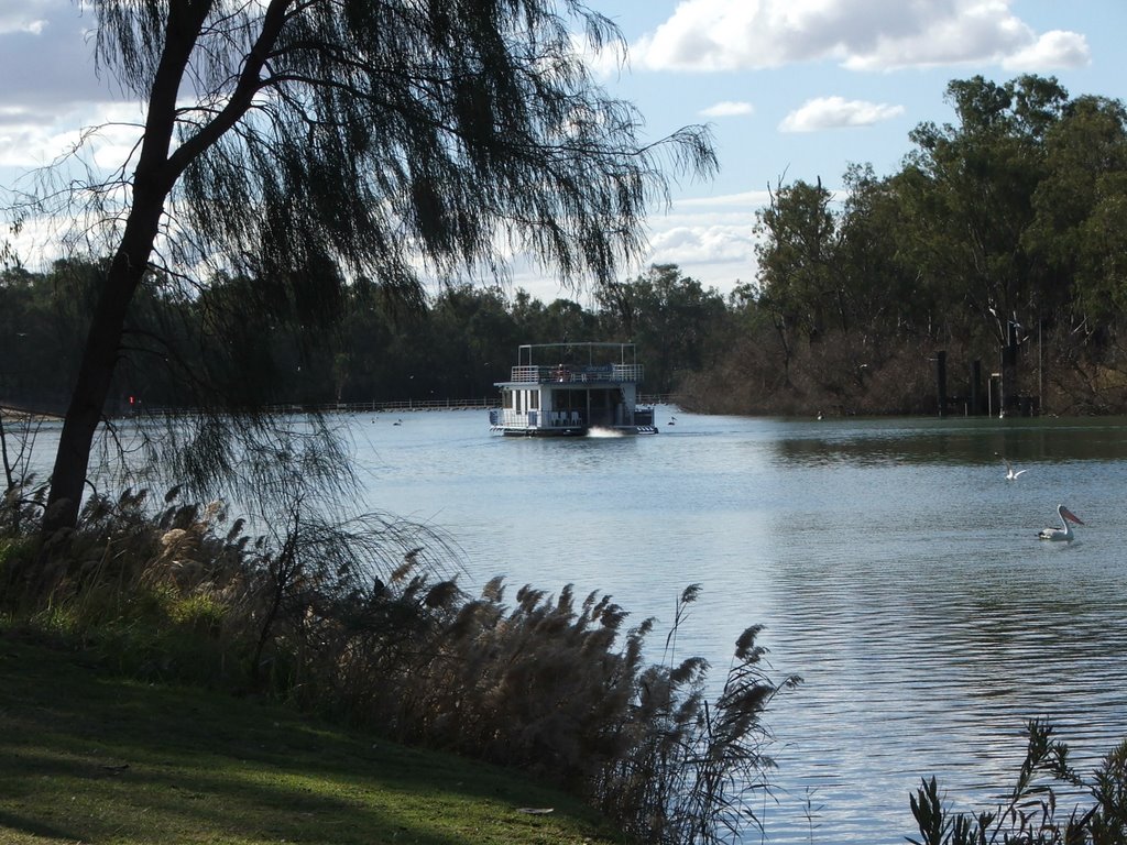 Mildura Houseboat by Chris Alger