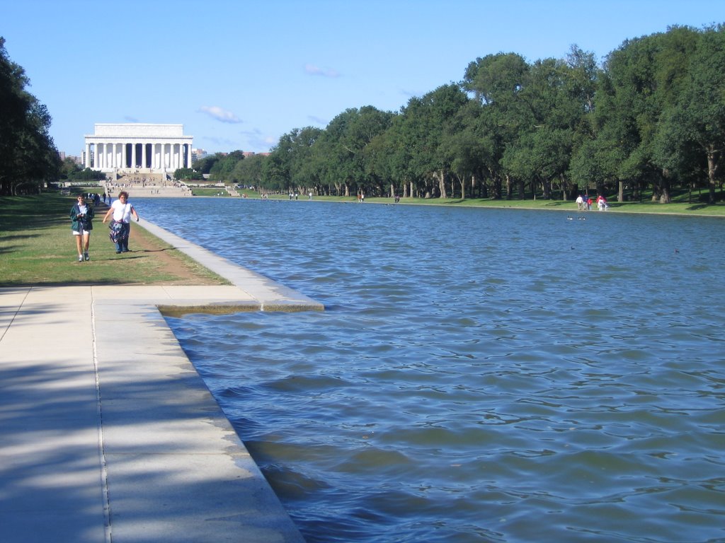 Lincoln Memorial + Reflecting Pool by bouldernavigator