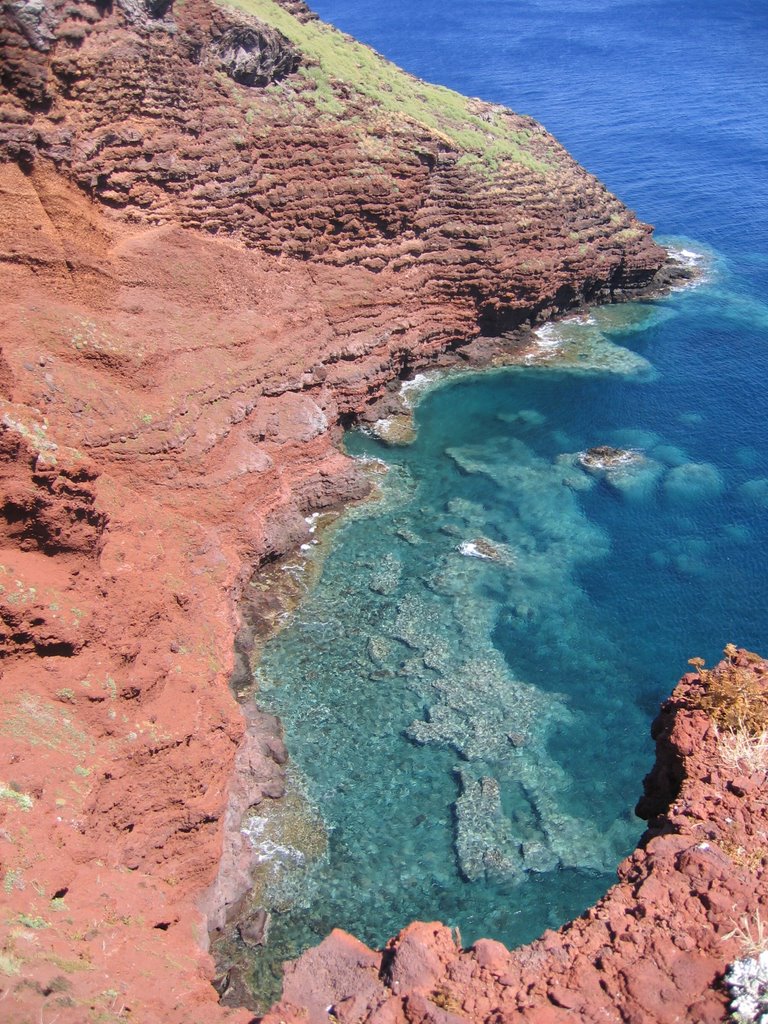 Cala Rossa (Isola di Capraia) by Mario Nocentini