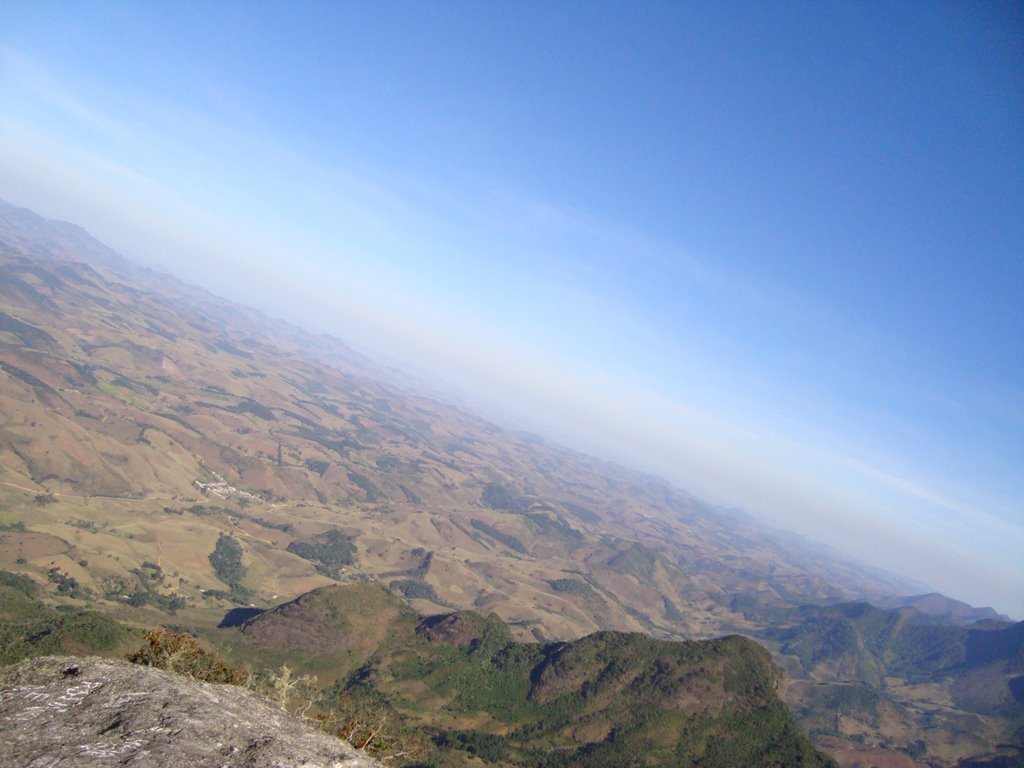 Vista do Pico do Boné para Bom Jesus do Madeiro by Belquior