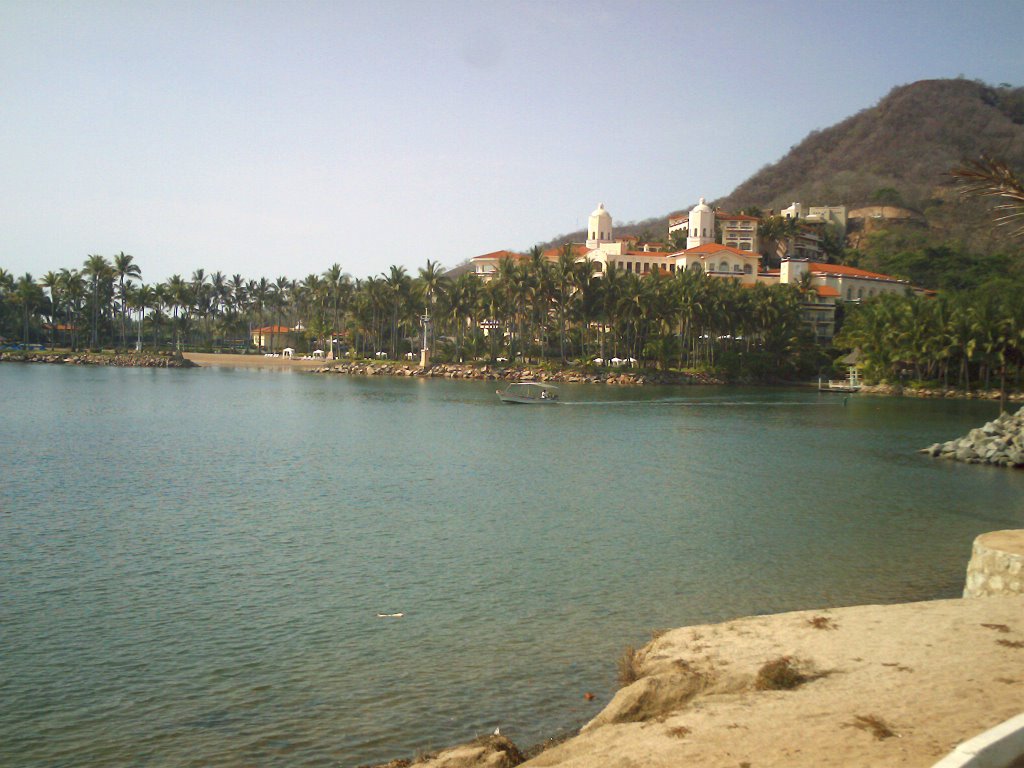 Hotel desde el Muelle by Alejandro Ags