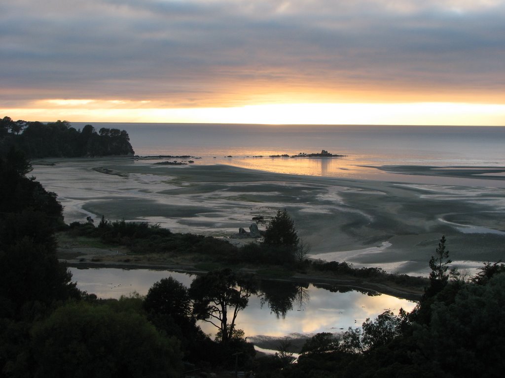 Sunrise - Bracken Hill B&B - Kaiteriteri- 03-07 by Fernando Moura Machado