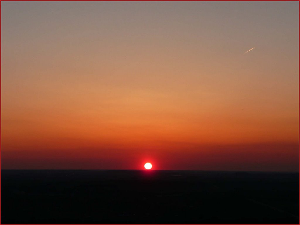 Naplemente Tatabánya felett / Sunset above Tatabánya by Reni & Krisz