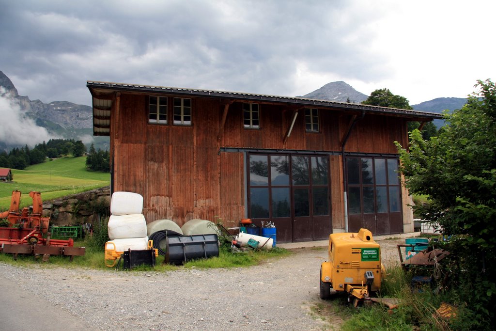 Scheune am Wanderweg Richtung SAC Hütte by vodua