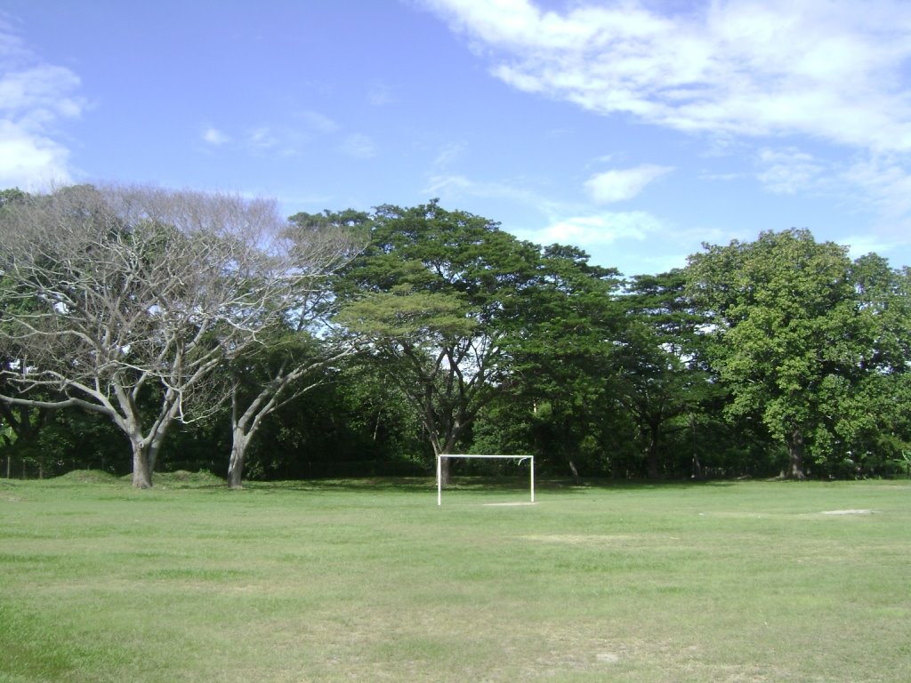 Cancha de futbol " villa olimpica" municipio del Guamo, fotografia tomada el 26 de julio del 2008, camara Sony, archivo fotografico Servicios Integrales by pedroherrana