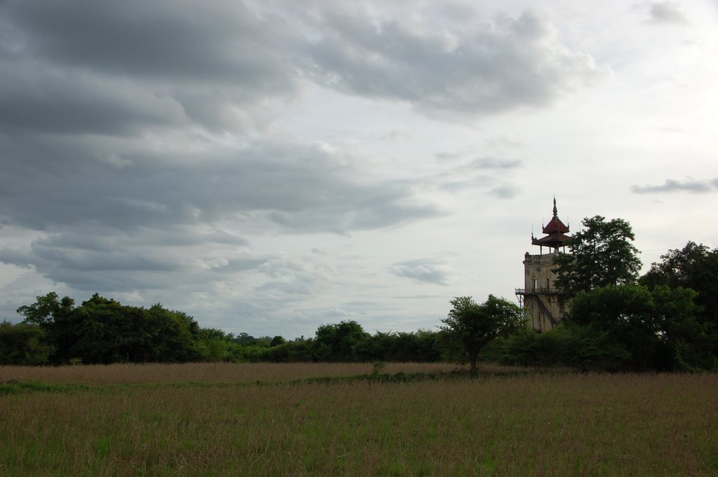 Tower of Ava, the ancient capital of Burma by totibalaguer