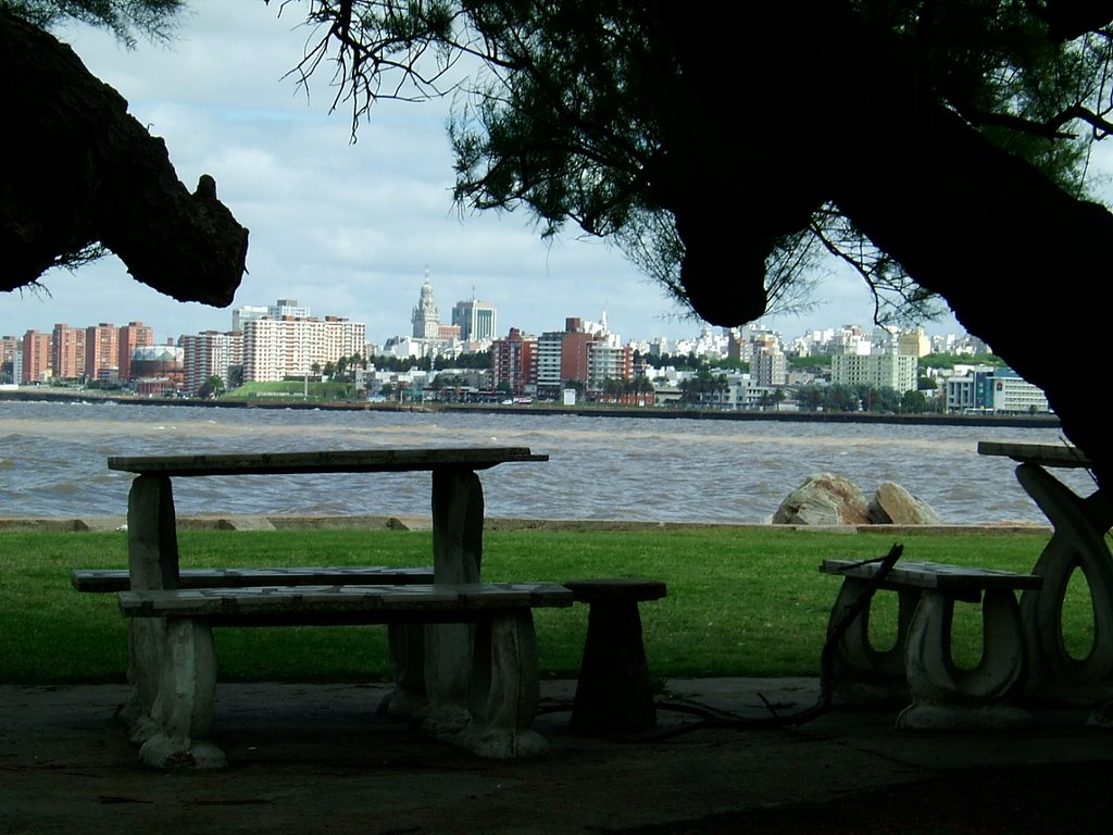 Club de Pesca, Montevideo by Carlos Capelán