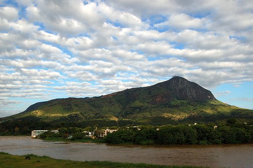 Pico do Ibituruna - Governador Valadares - MG - 1.123 mts de altura Considerado o melhor ponto de vôo livre do brasil com a terceira melhor termica do mundo. Sede de uma das etapas do campeonato mundial de parapente e asa delta. by Kleyton Oliveira