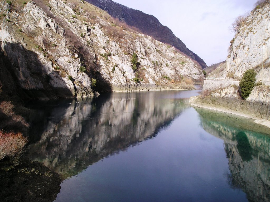 Lago di S.Domenico sul fiume Sagittario by mario marzioni