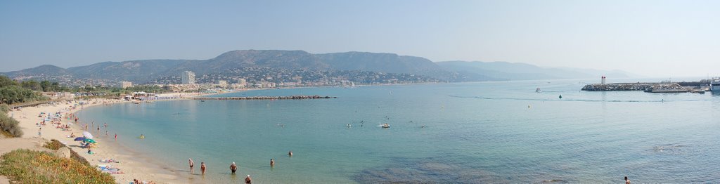 Vue sur Le Lavandou by Jacques Rochet