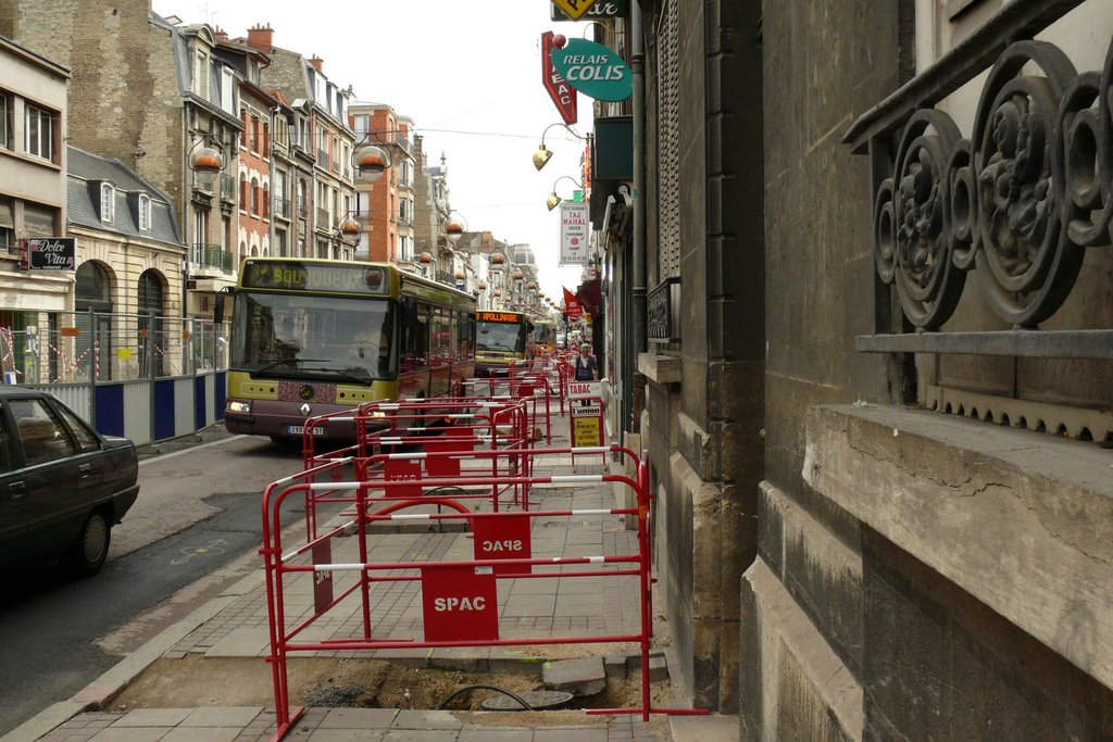 Les rues commerçantes de Reims en été by arnaud_hincelin