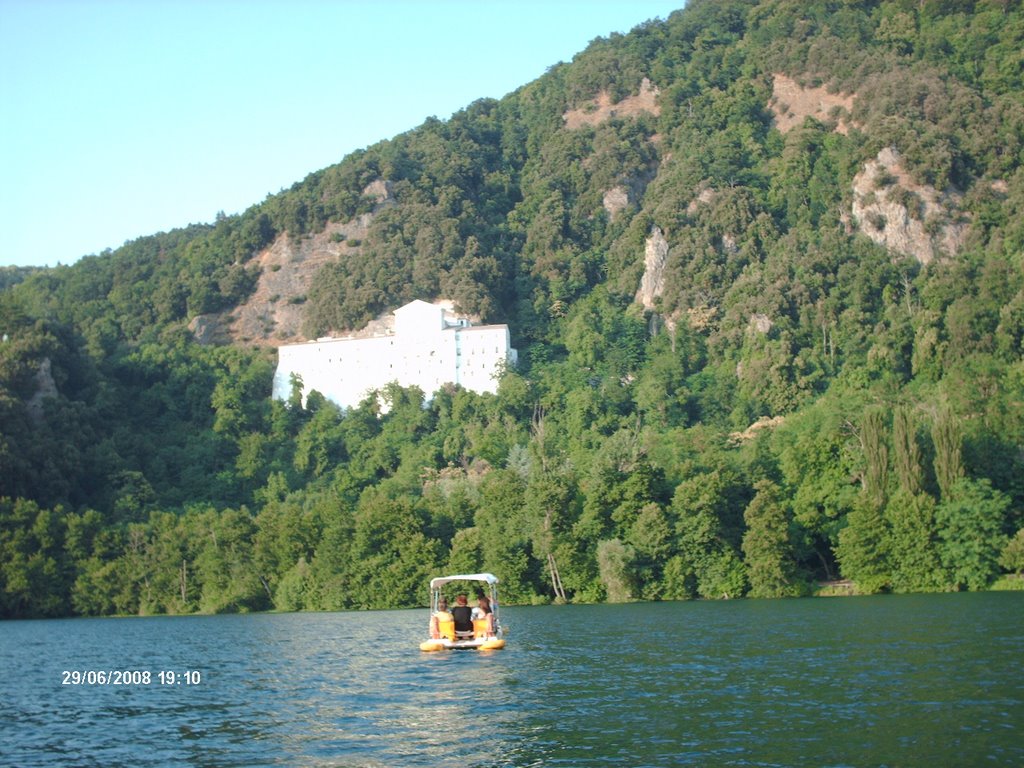 Pedalò sul lago piccolo by AlessandroC.