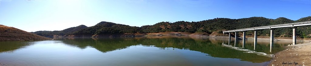 Embalse de San Rafael de Navallana by Jose Luis Ogea