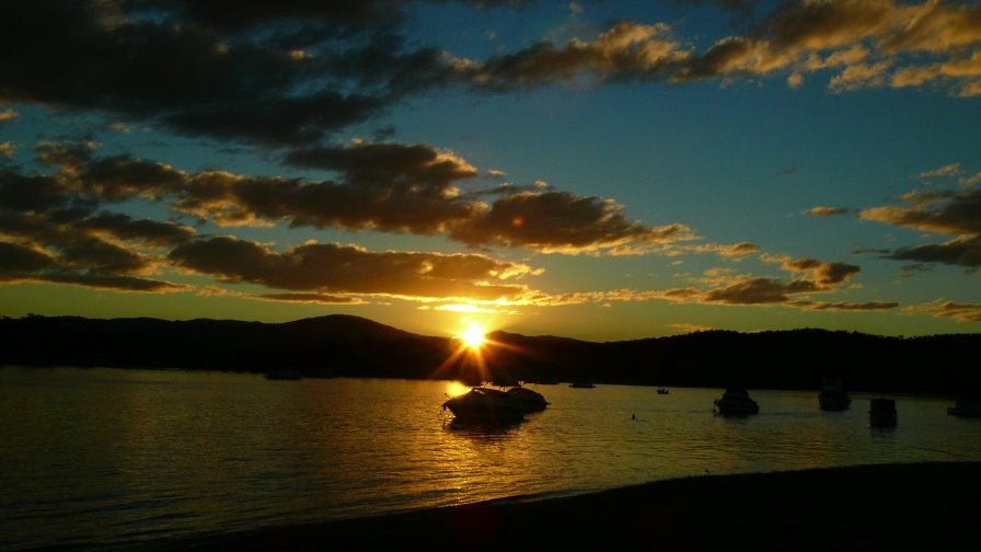 Sunset at Batemans Bay by vishta