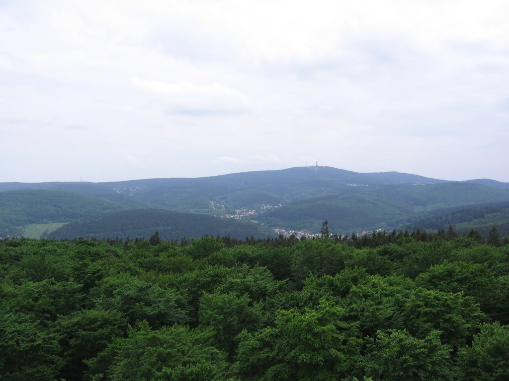 Blick vom Pferdskopf zum großen Feldberg ( links die Antenne > Sandplacken < ) by P4nz3rH0rn$chr3ck3